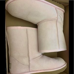 Brand new Kids Classic II UGG